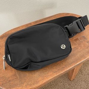 Lululemon Everywhere Belt Bag